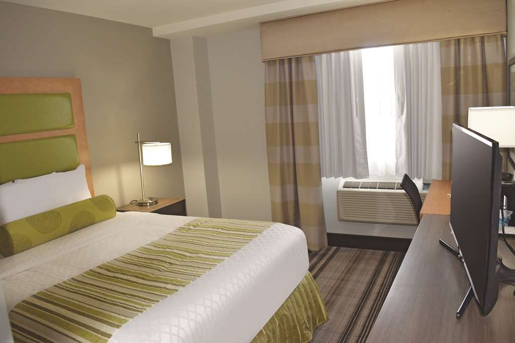ניו יורק La Quinta Inn & Suites Far Rockaway - Beach Hotel חדר תמונה