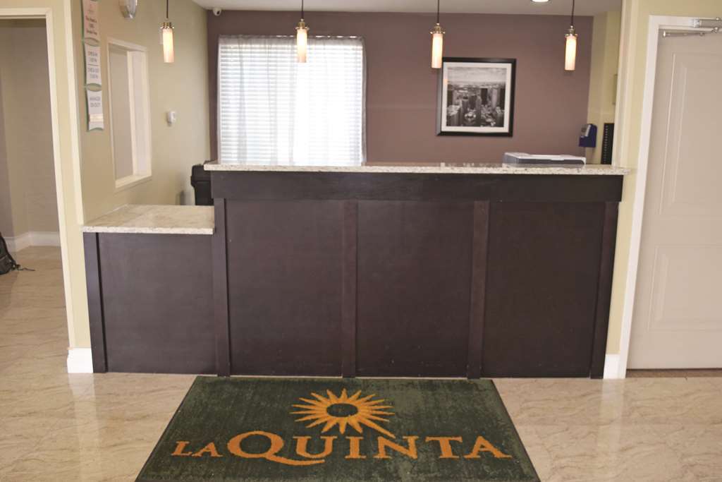 ניו יורק La Quinta Inn & Suites Far Rockaway - Beach Hotel מראה פנימי תמונה