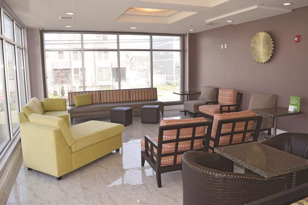 ניו יורק La Quinta Inn & Suites Far Rockaway - Beach Hotel מראה פנימי תמונה