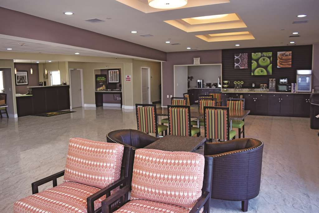 ניו יורק La Quinta Inn & Suites Far Rockaway - Beach Hotel מראה פנימי תמונה