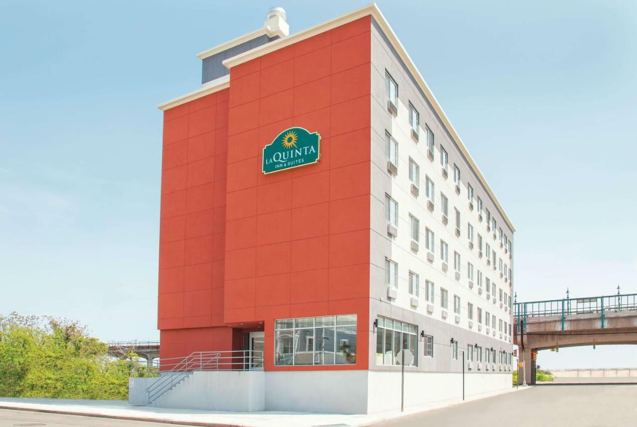ניו יורק La Quinta Inn & Suites Far Rockaway - Beach Hotel מראה חיצוני תמונה