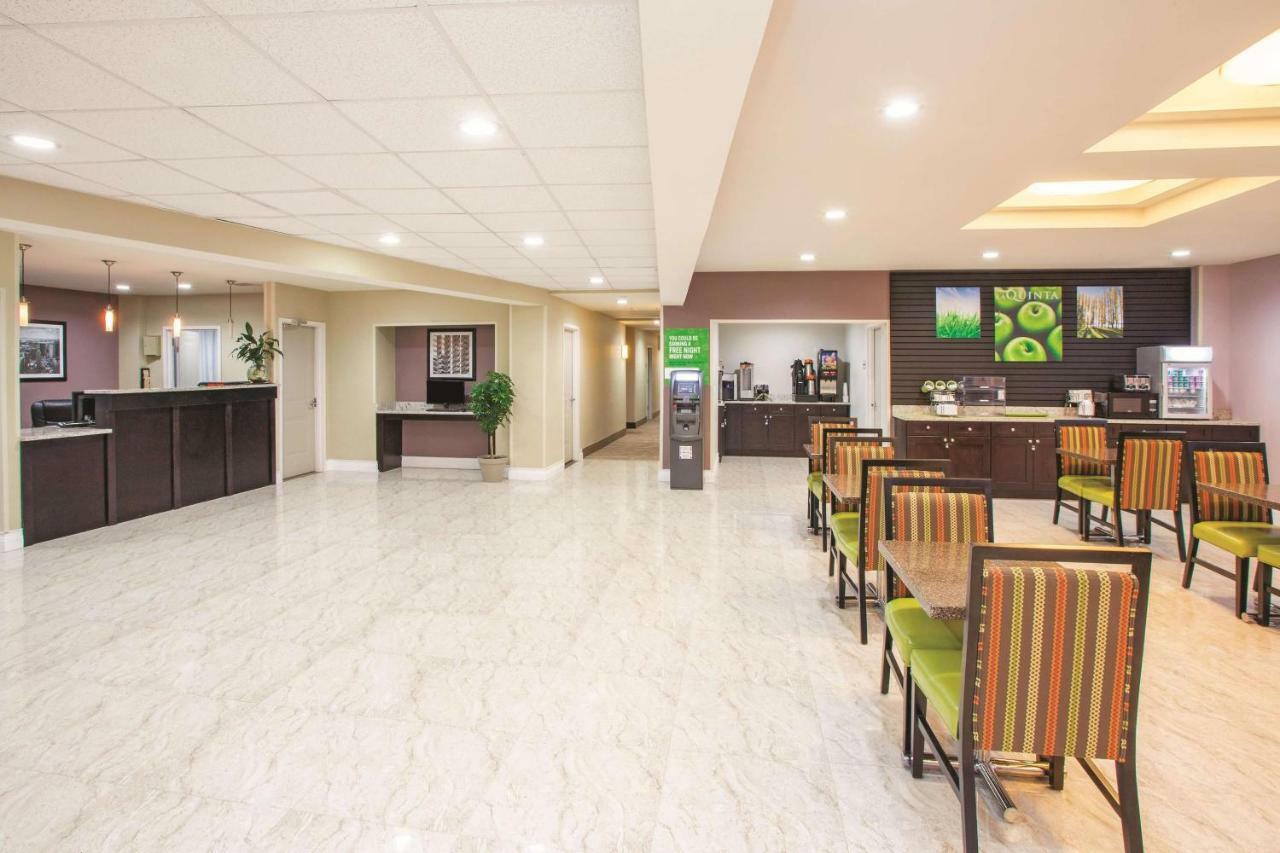 ניו יורק La Quinta Inn & Suites Far Rockaway - Beach Hotel מראה חיצוני תמונה