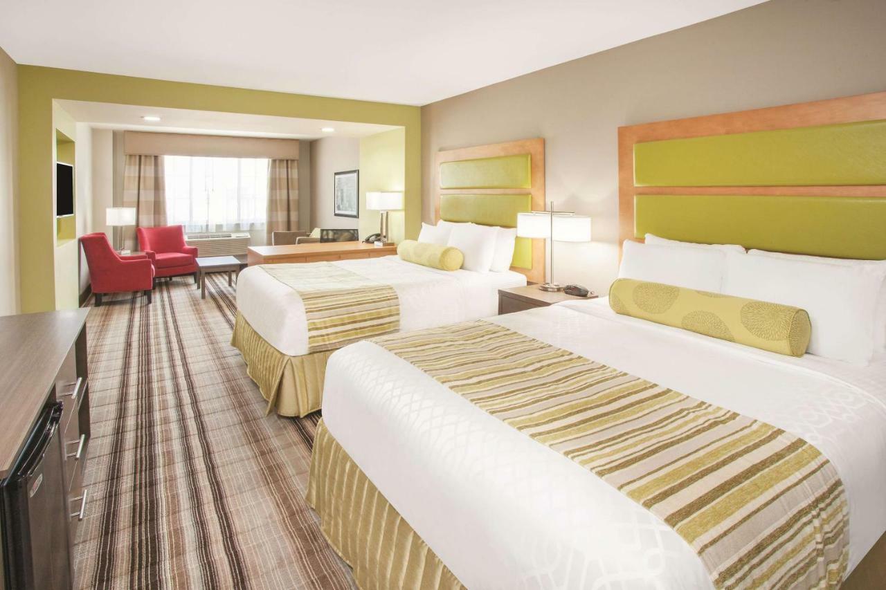 ניו יורק La Quinta Inn & Suites Far Rockaway - Beach Hotel מראה חיצוני תמונה