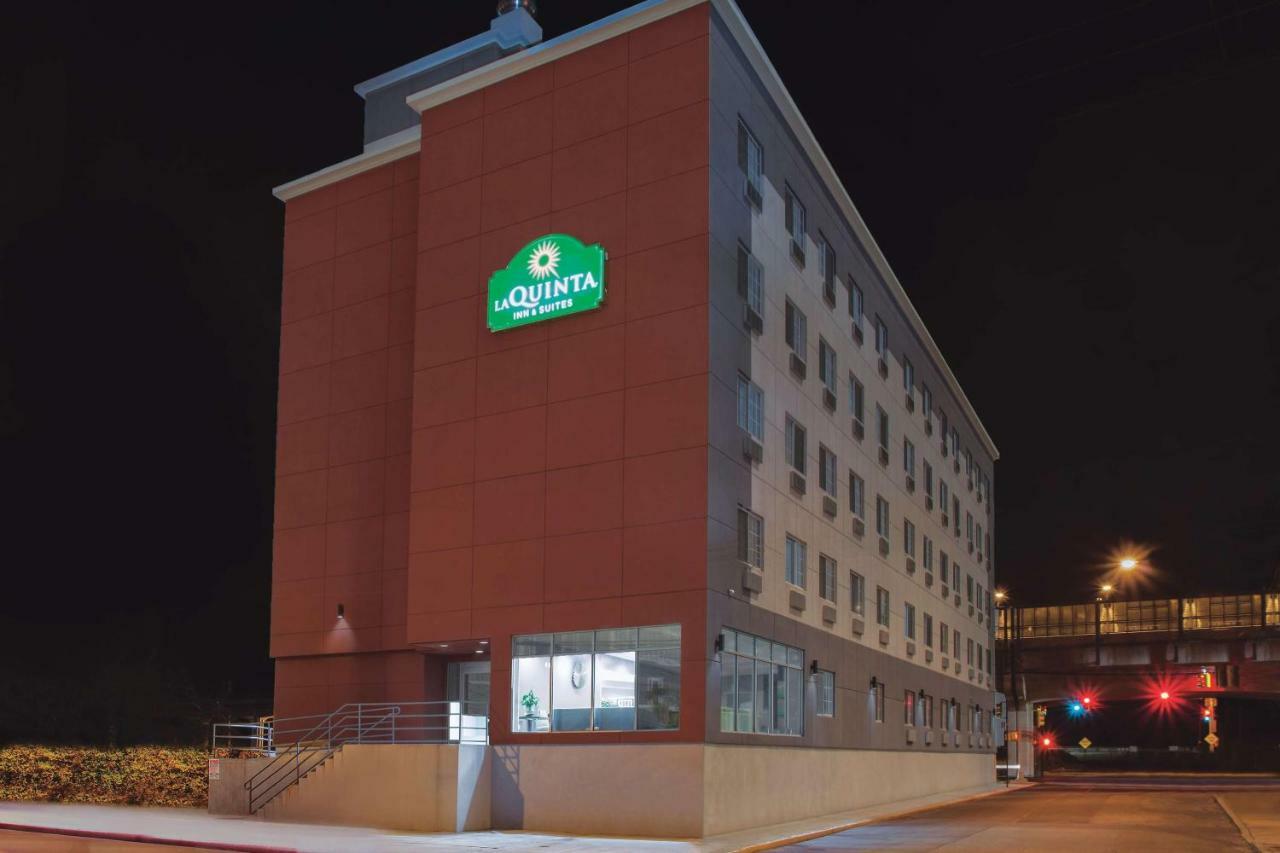 ניו יורק La Quinta Inn & Suites Far Rockaway - Beach Hotel מראה חיצוני תמונה