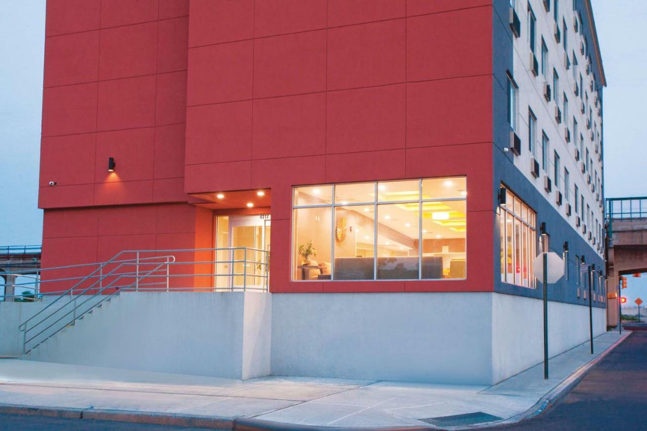 ניו יורק La Quinta Inn & Suites Far Rockaway - Beach Hotel מראה חיצוני תמונה