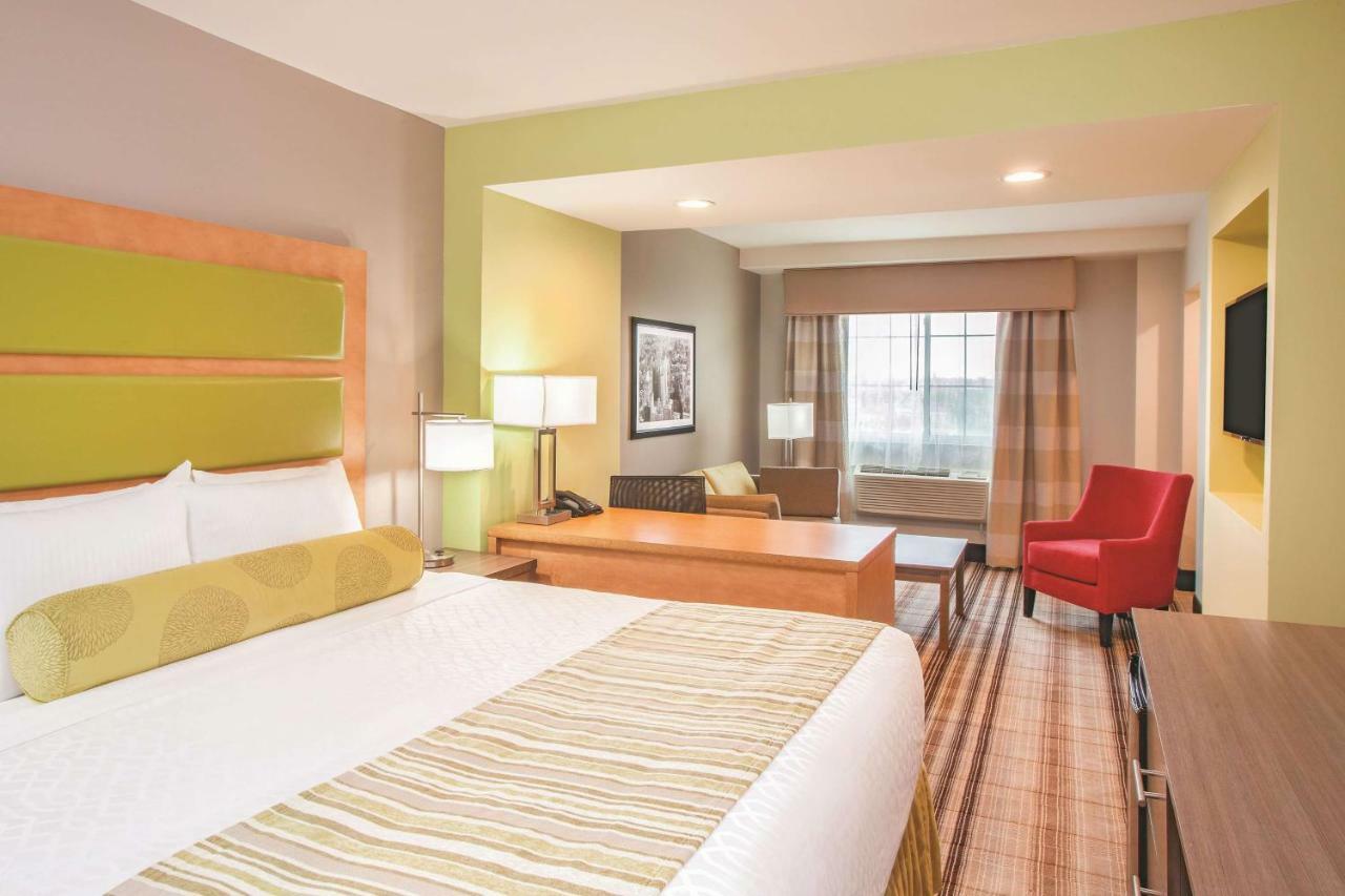 ניו יורק La Quinta Inn & Suites Far Rockaway - Beach Hotel מראה חיצוני תמונה
